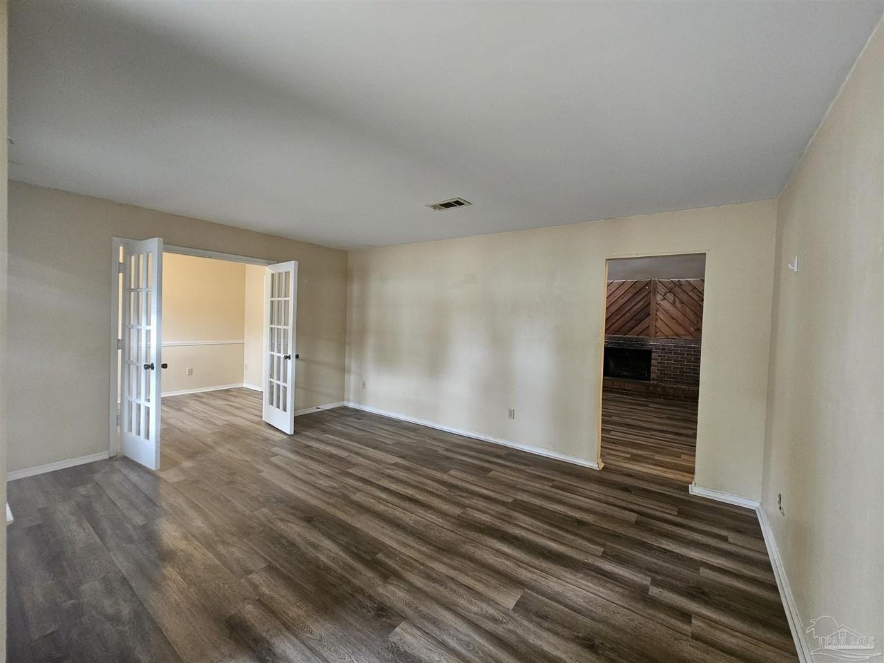 4417 Eastpointe Dr - Photo 2 of 11