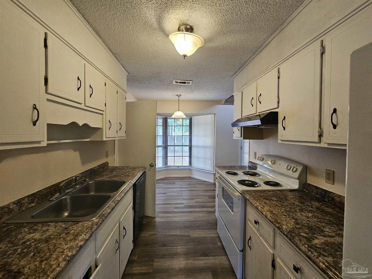 4417 Eastpointe Dr - Photo 4 of 11