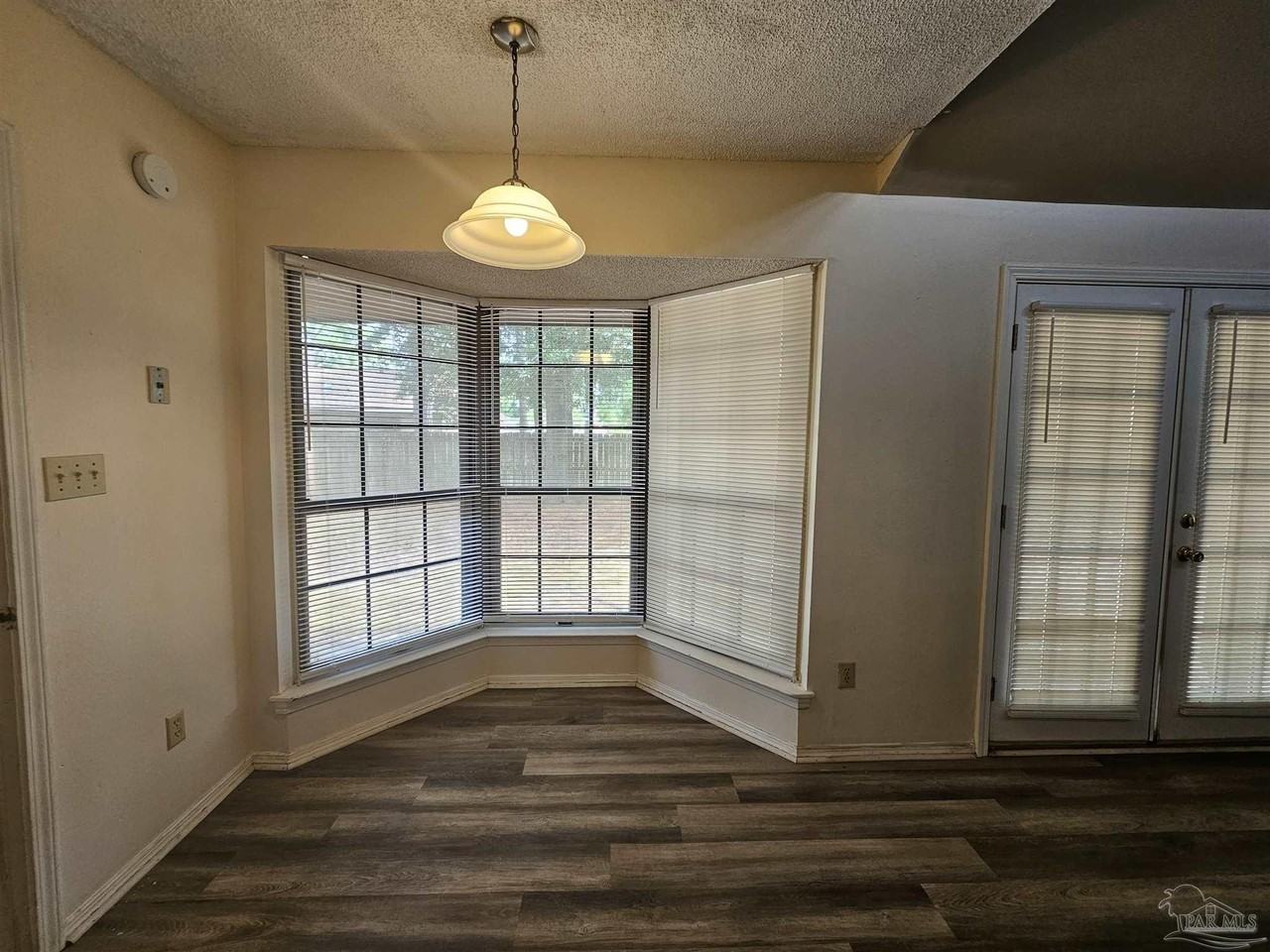 4417 Eastpointe Dr - Photo 6 of 11