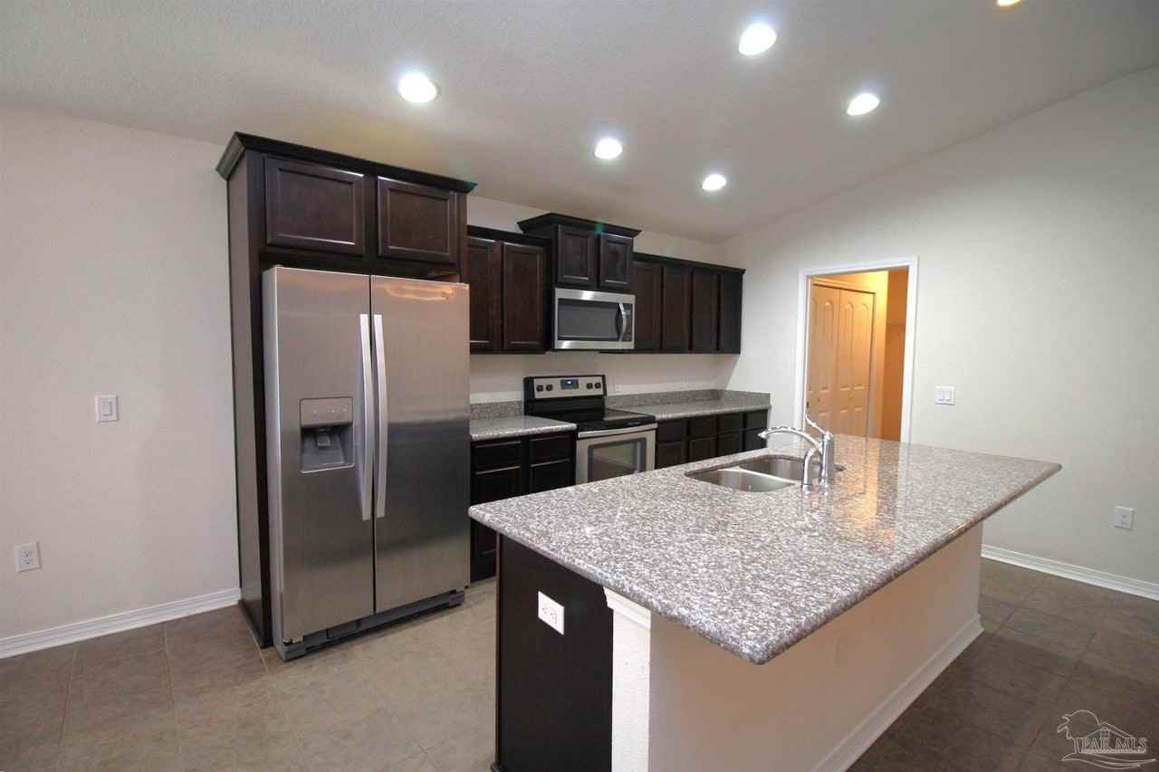 5621 Peach Dr - Photo 5 of 24