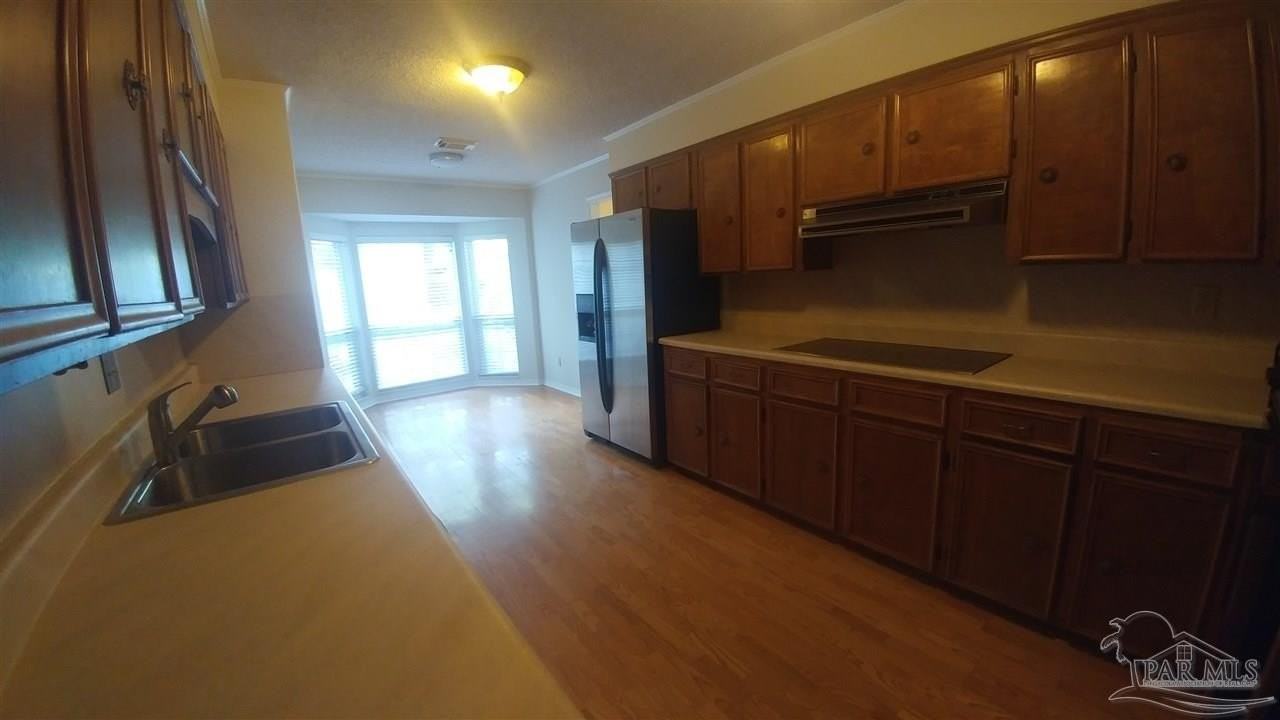 4435 Roxborough Pl - Photo 5 of 19