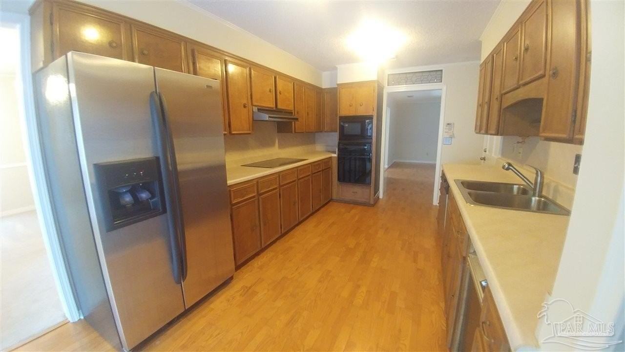 4435 Roxborough Pl - Photo 6 of 19