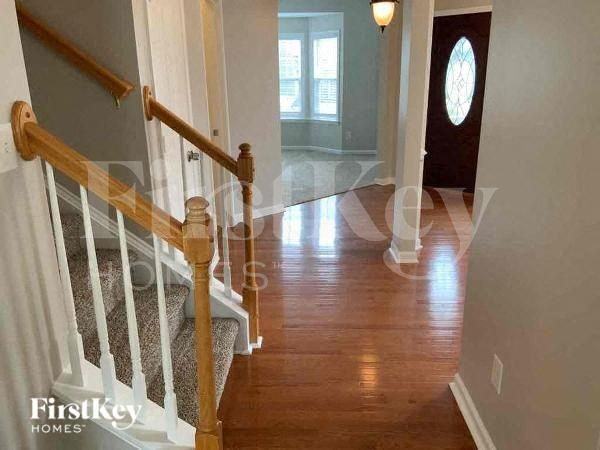 3427 Allenwood Rd - Photo 2 of 10