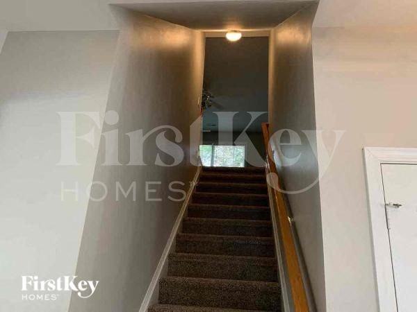 3427 Allenwood Rd - Photo 4 of 10