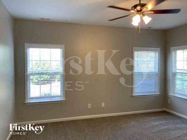 3427 Allenwood Rd - Photo 7 of 10