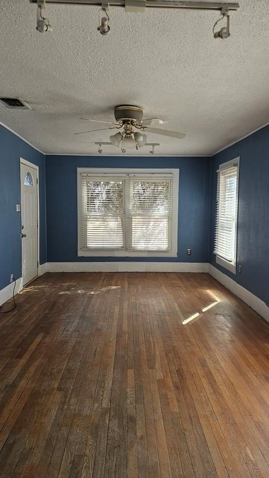 1210 W Indiana Ave - Photo 2 of 13