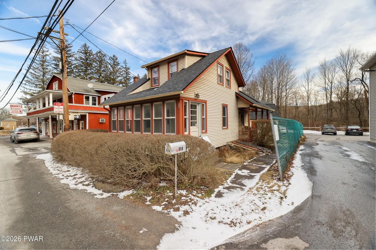 958 Main St - Photo 3 of 26