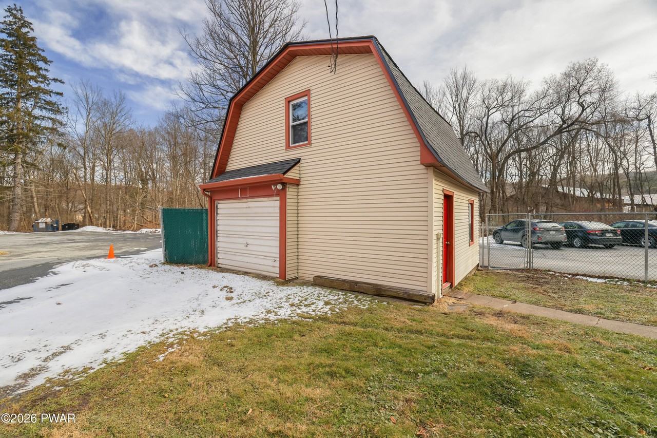 958 Main St - Photo 4 of 26