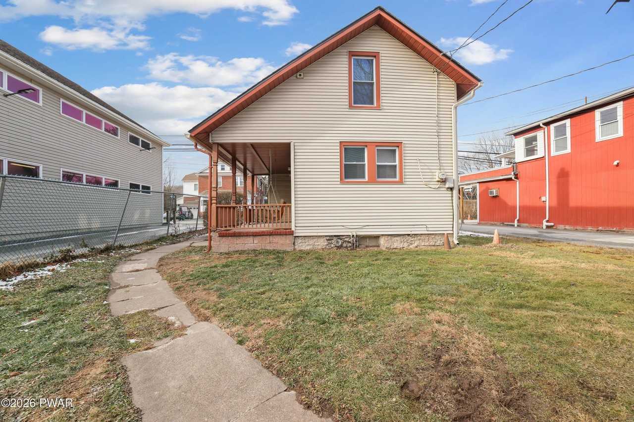 958 Main St - Photo 5 of 26