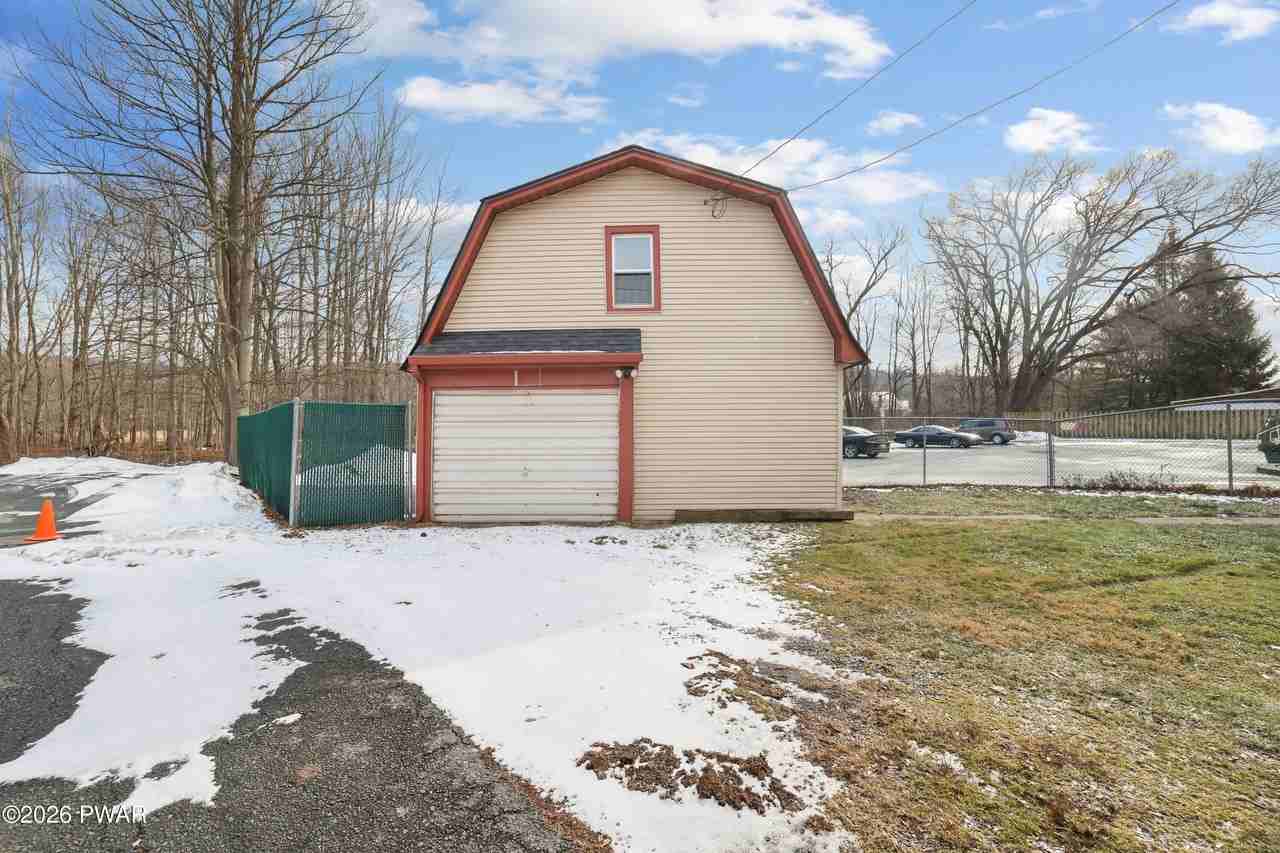 958 Main St - Photo 6 of 26