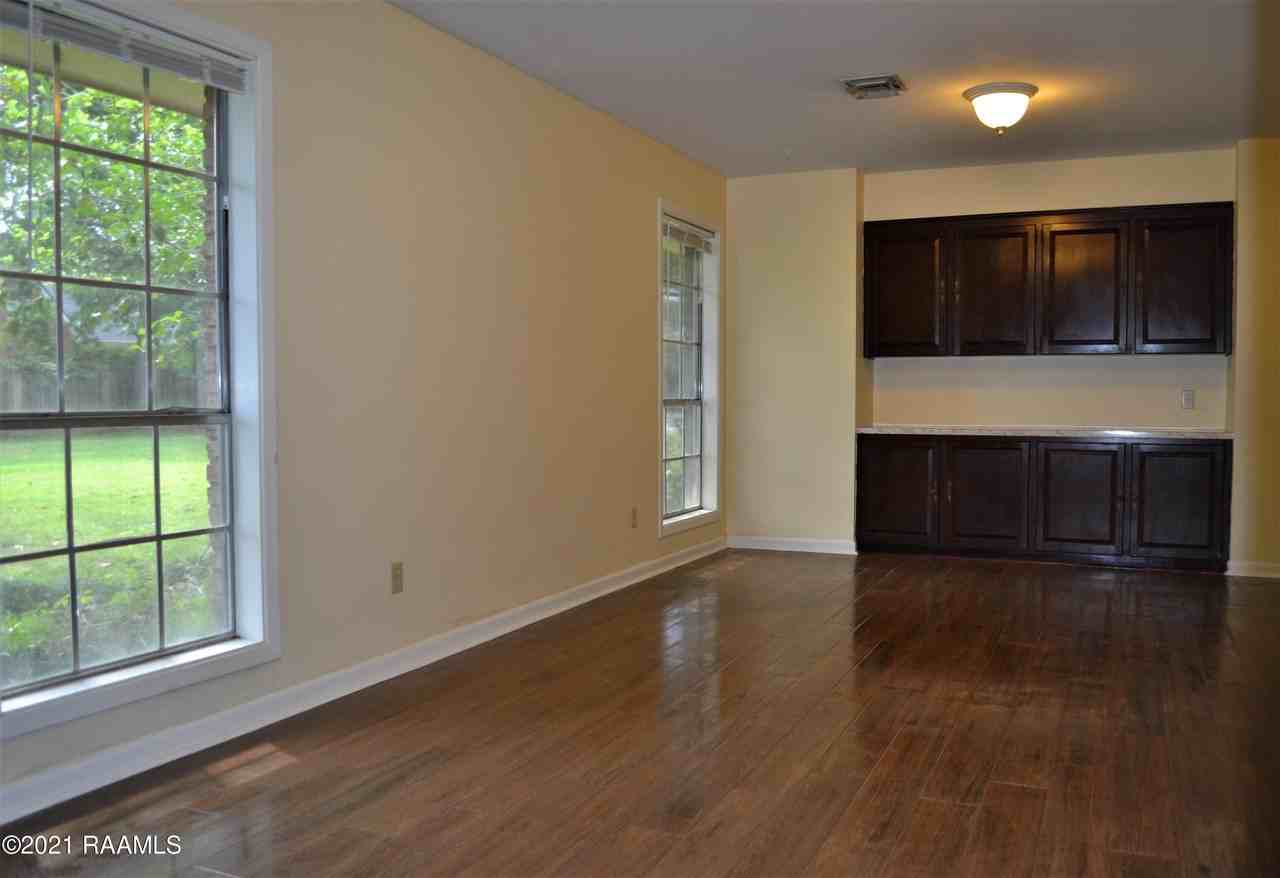 109 Huntley Ave - Photo 6 of 23