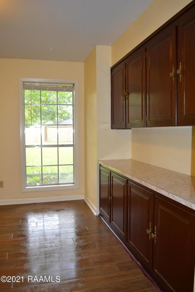 109 Huntley Ave - Photo 7 of 23