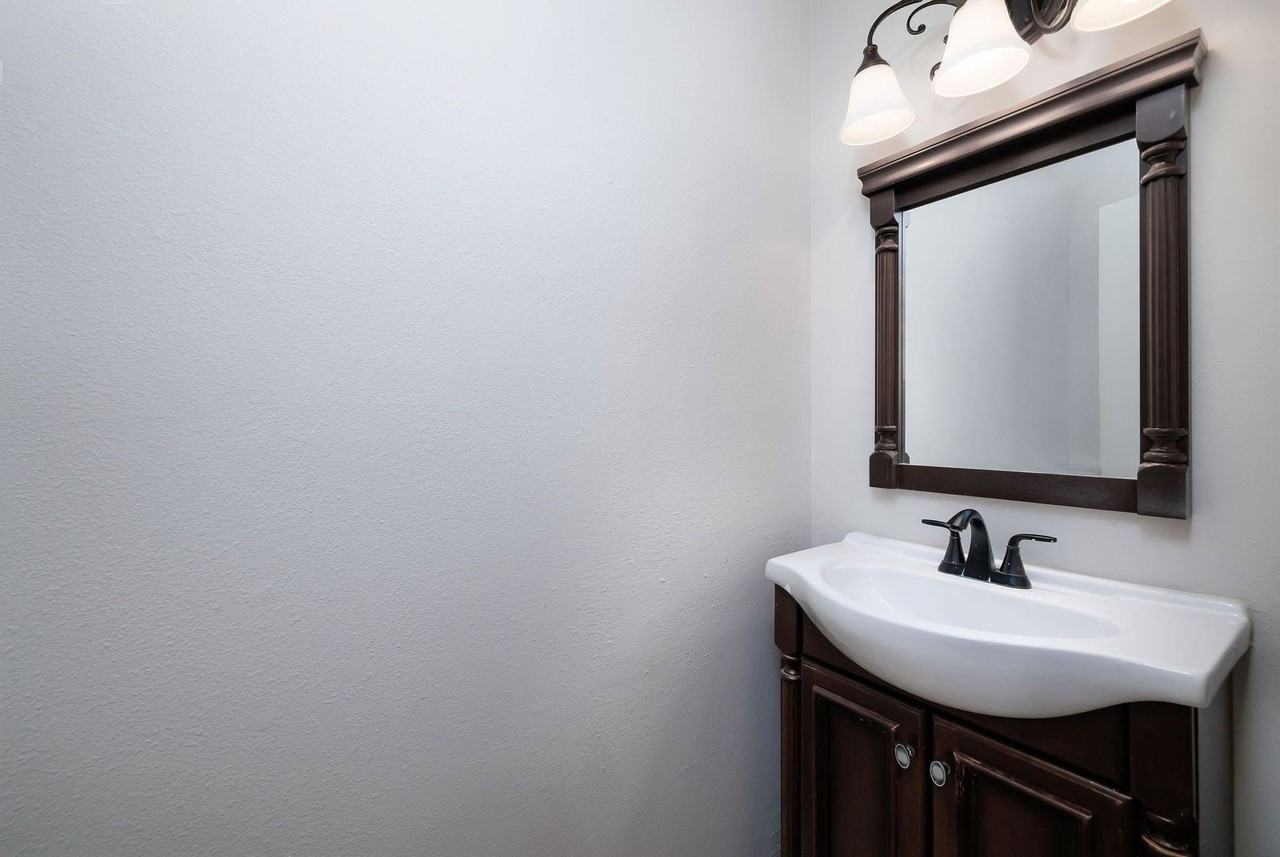 1 Ground Brier Ct - Photo 5 of 8