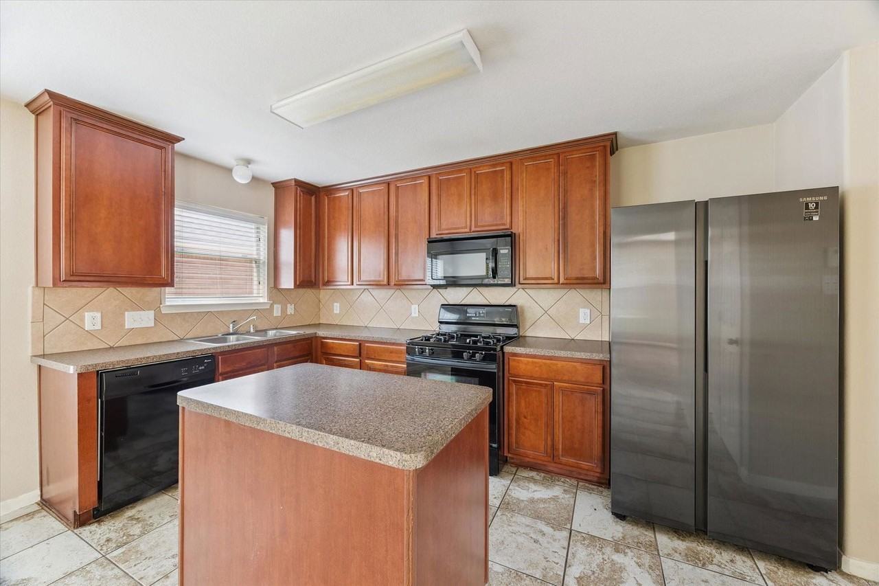 8307 Cove Timbers Ln - Photo 3 of 8