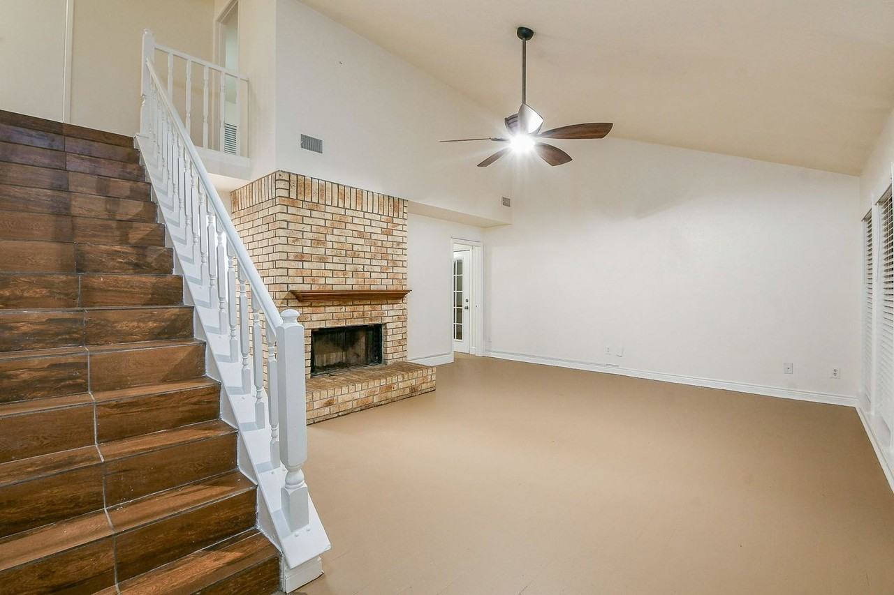 26 Yewleaf Rd - Photo 5 of 8