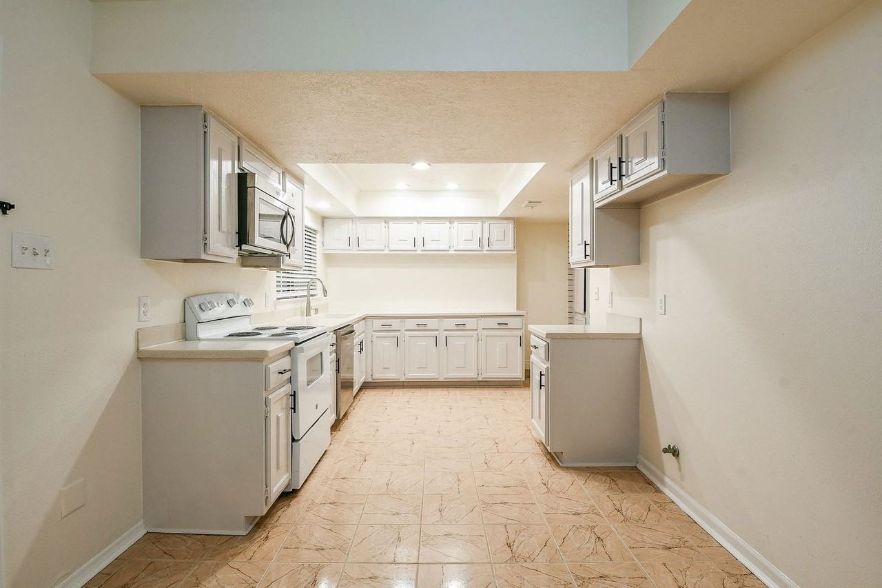 26 Yewleaf Rd - Photo 7 of 8