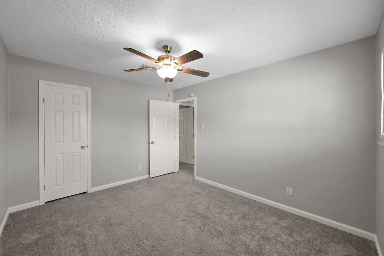 8226 Autumn Willow Dr - Photo 4 of 8