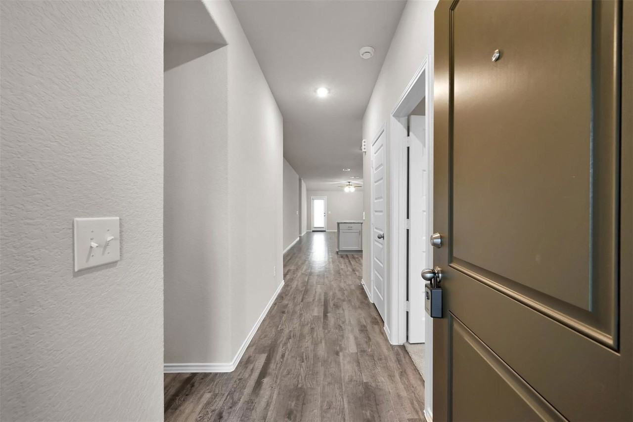 257 Gallant Front Ln - Photo 4 of 8