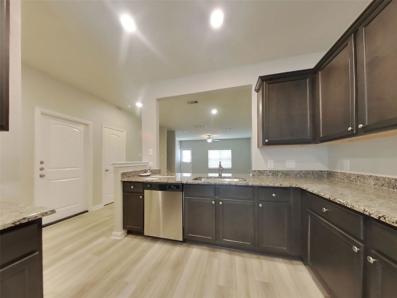 23112 Shakespeare Dr - Photo 6 of 8