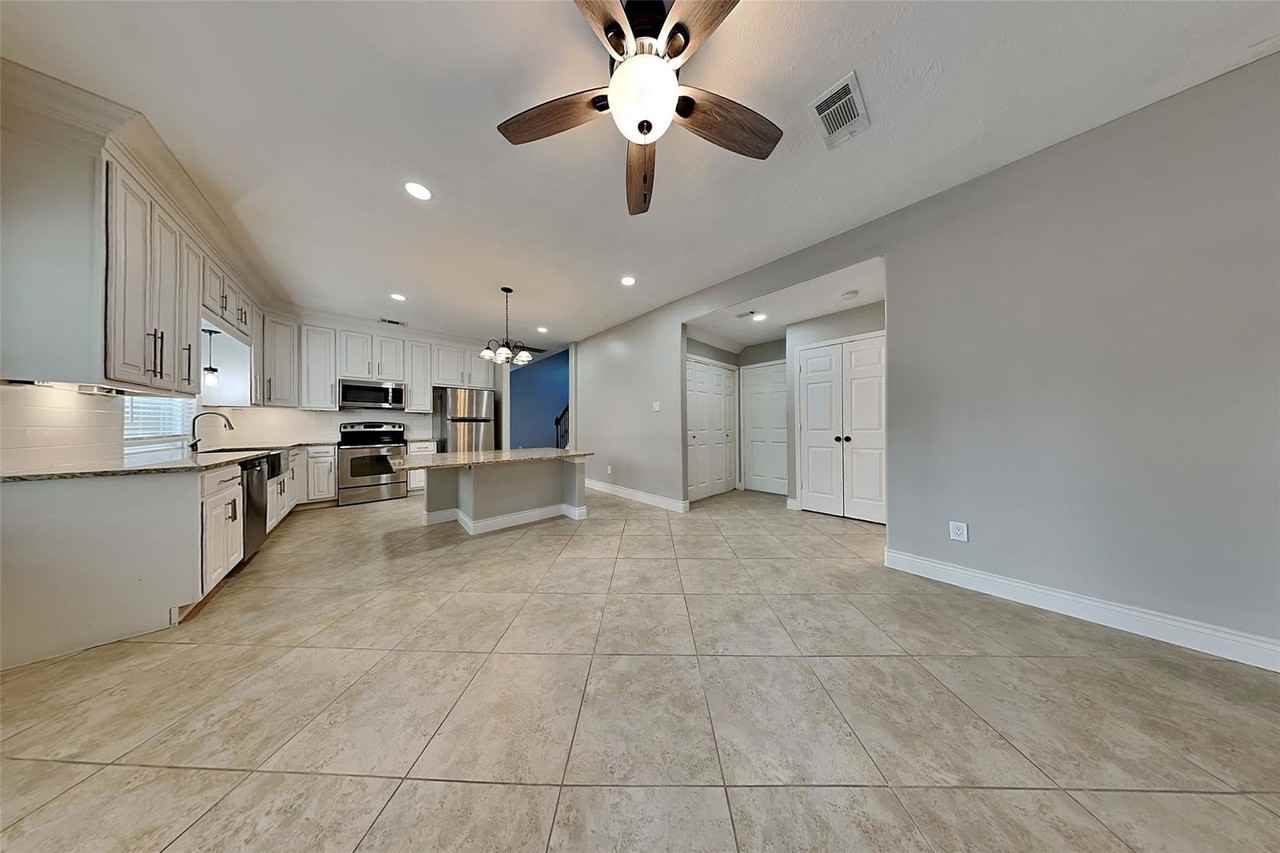 1406 Chesterpoint Dr - Photo 2 of 8