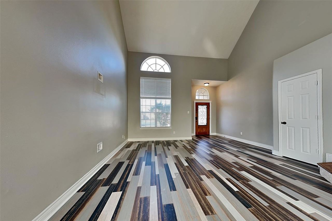 1406 Chesterpoint Dr - Photo 4 of 8