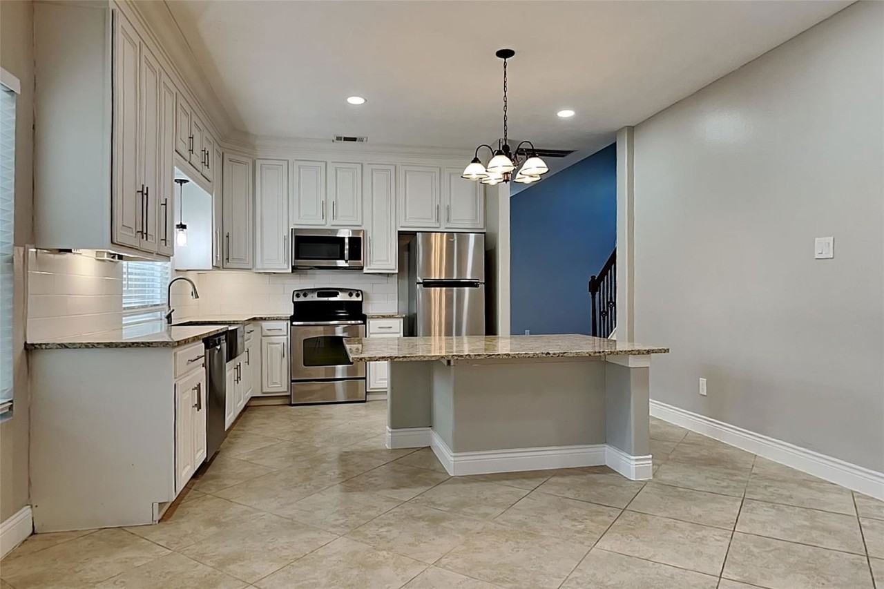 1406 Chesterpoint Dr - Photo 5 of 8