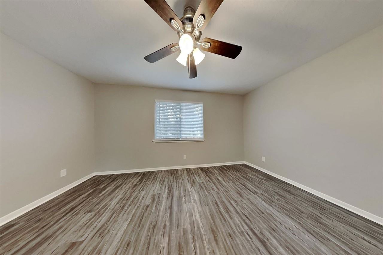 7010 Durango Dr - Photo 4 of 8