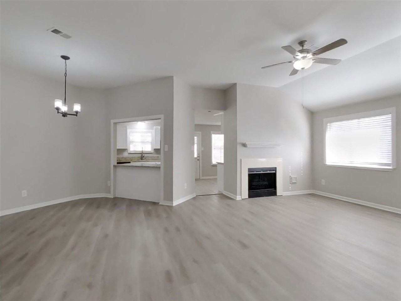 21476 Palace Pines Dr - Photo 4 of 8