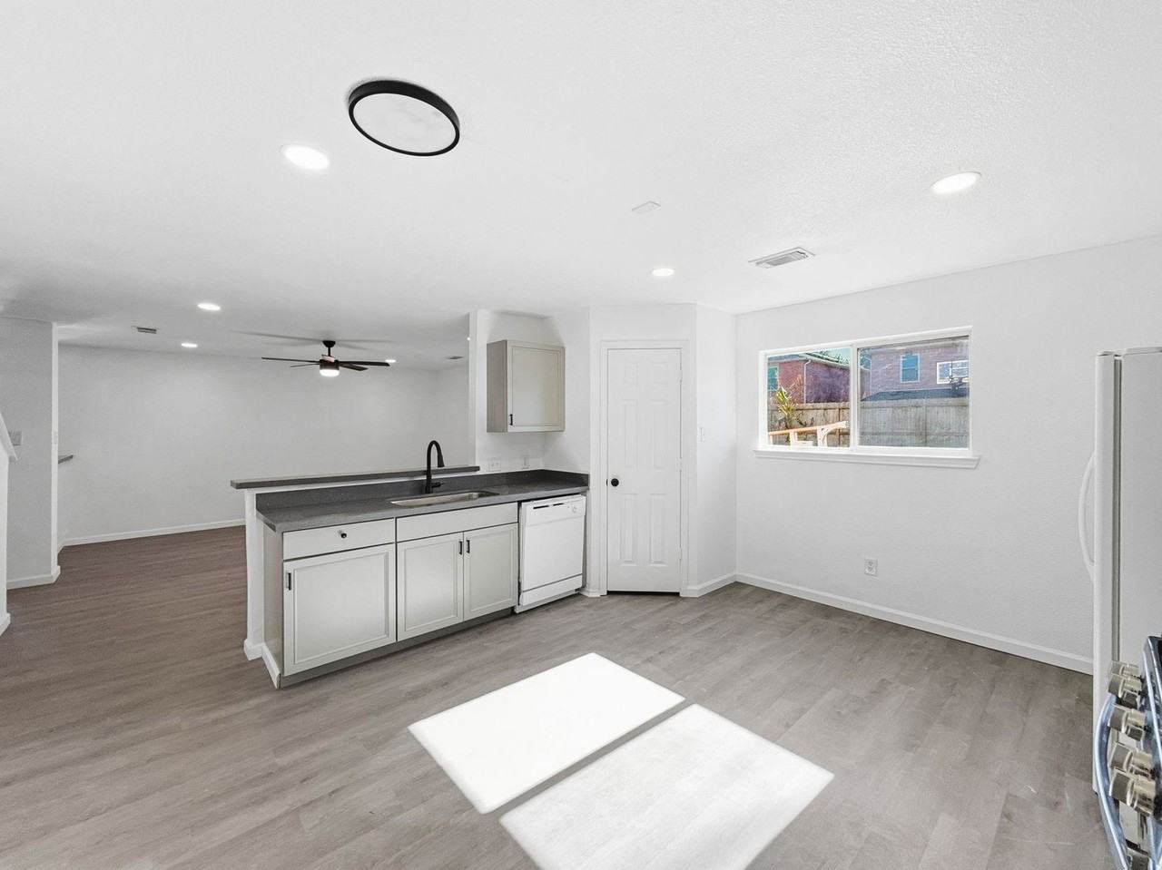 4907 Fox Mill Ln - Photo 7 of 8