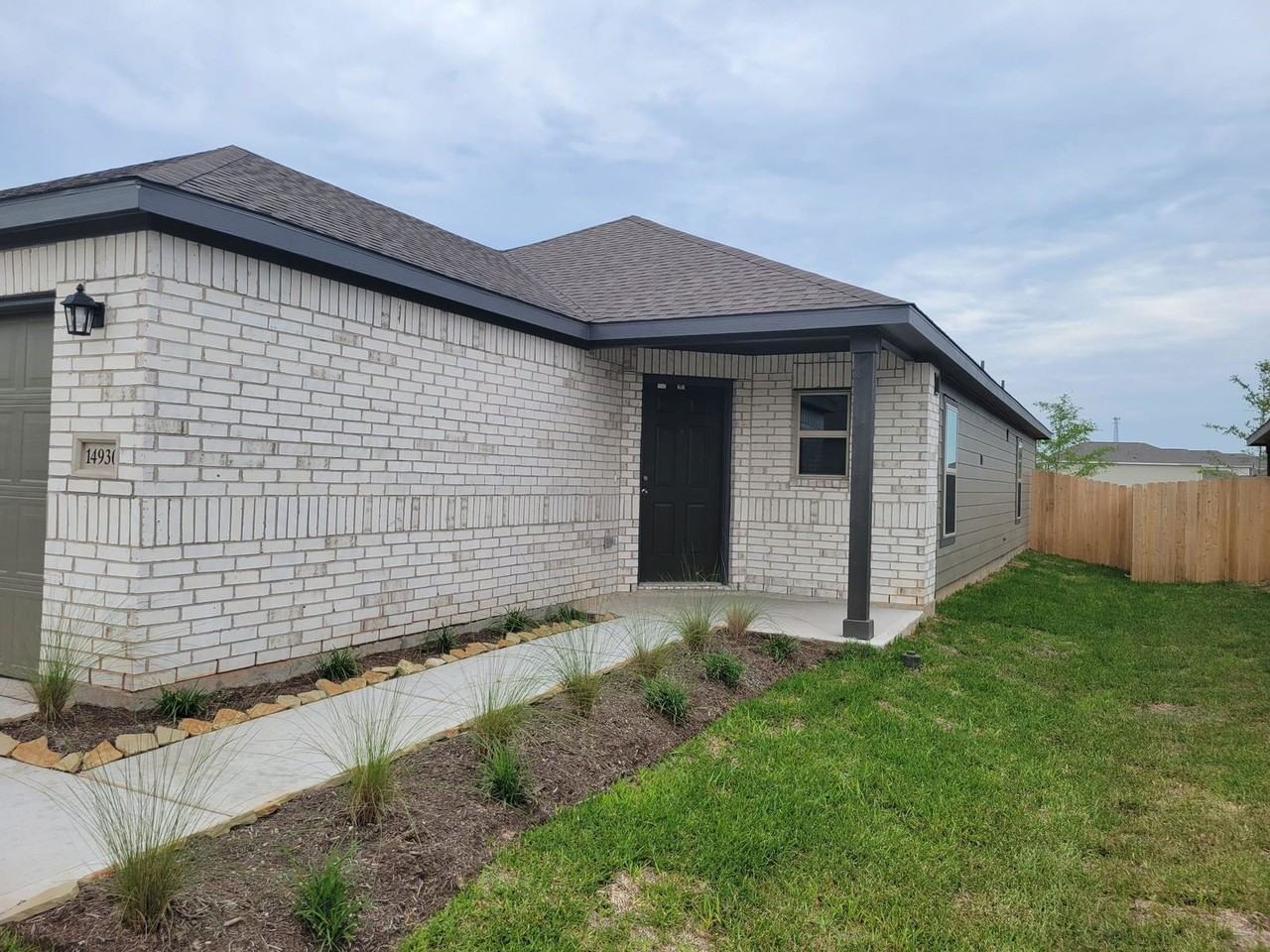 14930 Dane Ct - Photo 2 of 8