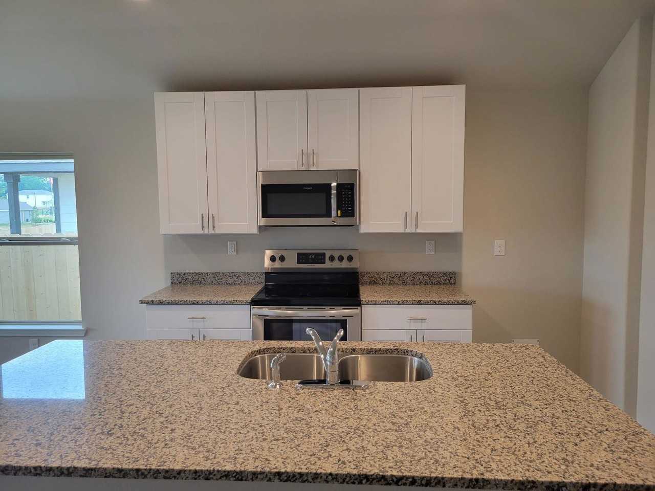 14930 Dane Ct - Photo 4 of 8