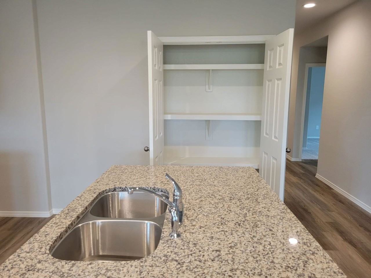 14930 Dane Ct - Photo 5 of 8