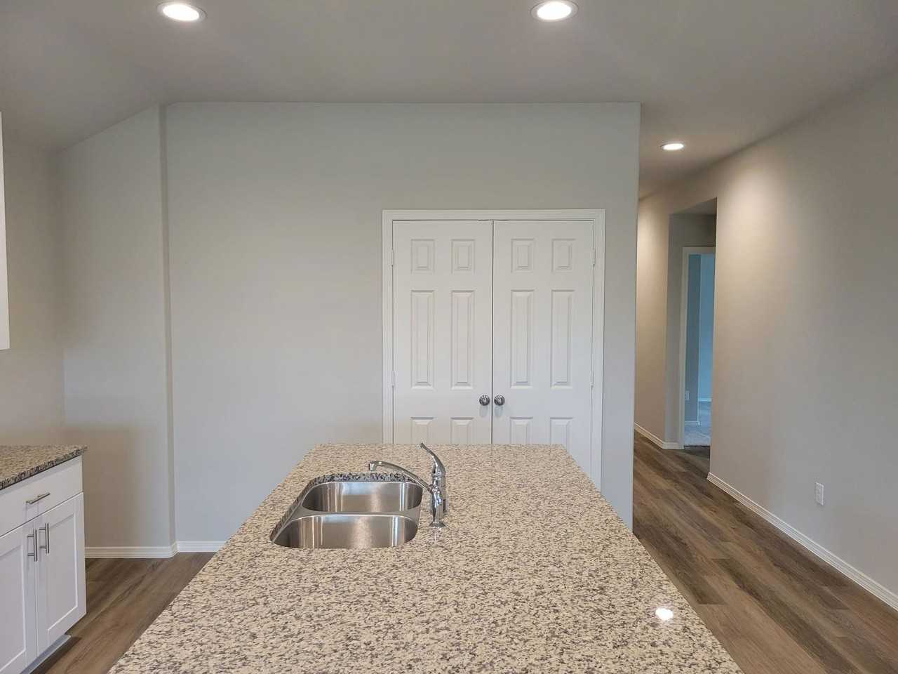 14930 Dane Ct - Photo 6 of 8