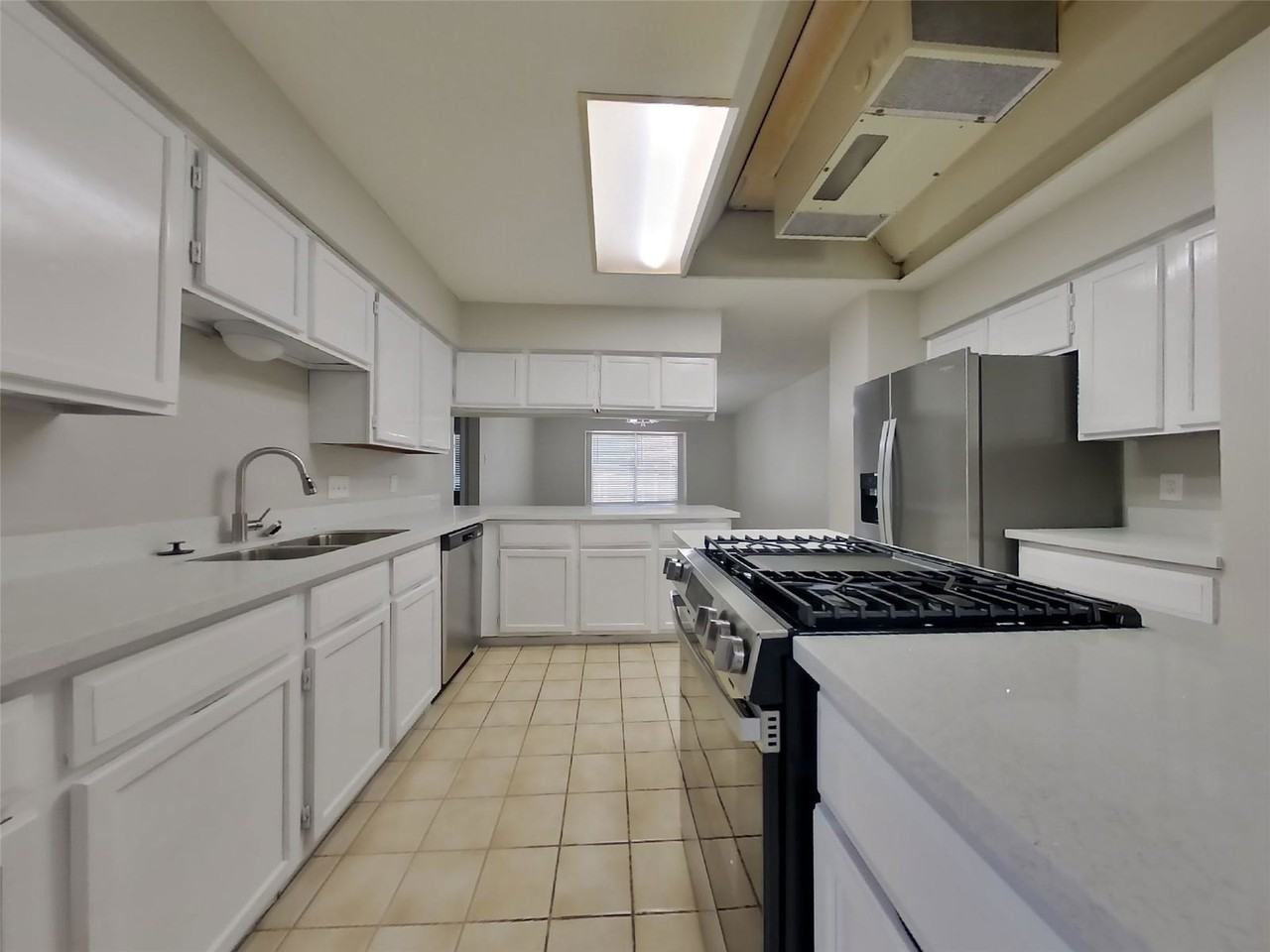 17226 Modbury St - Photo 5 of 8