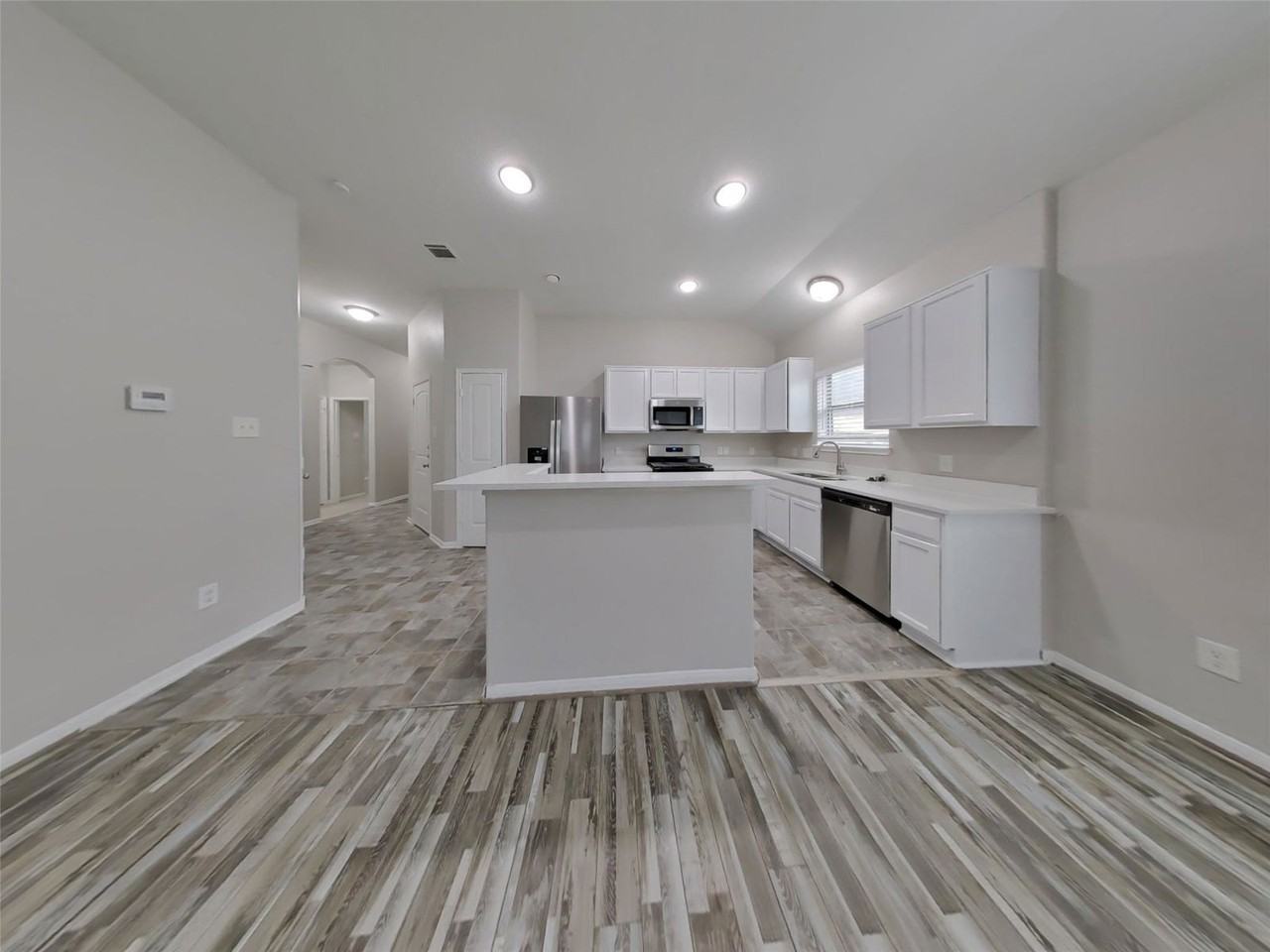 21451 Sullivan Forest Dr - Photo 4 of 8