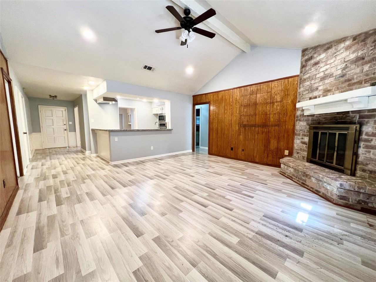 422 Gamewood Dr - Photo 2 of 8