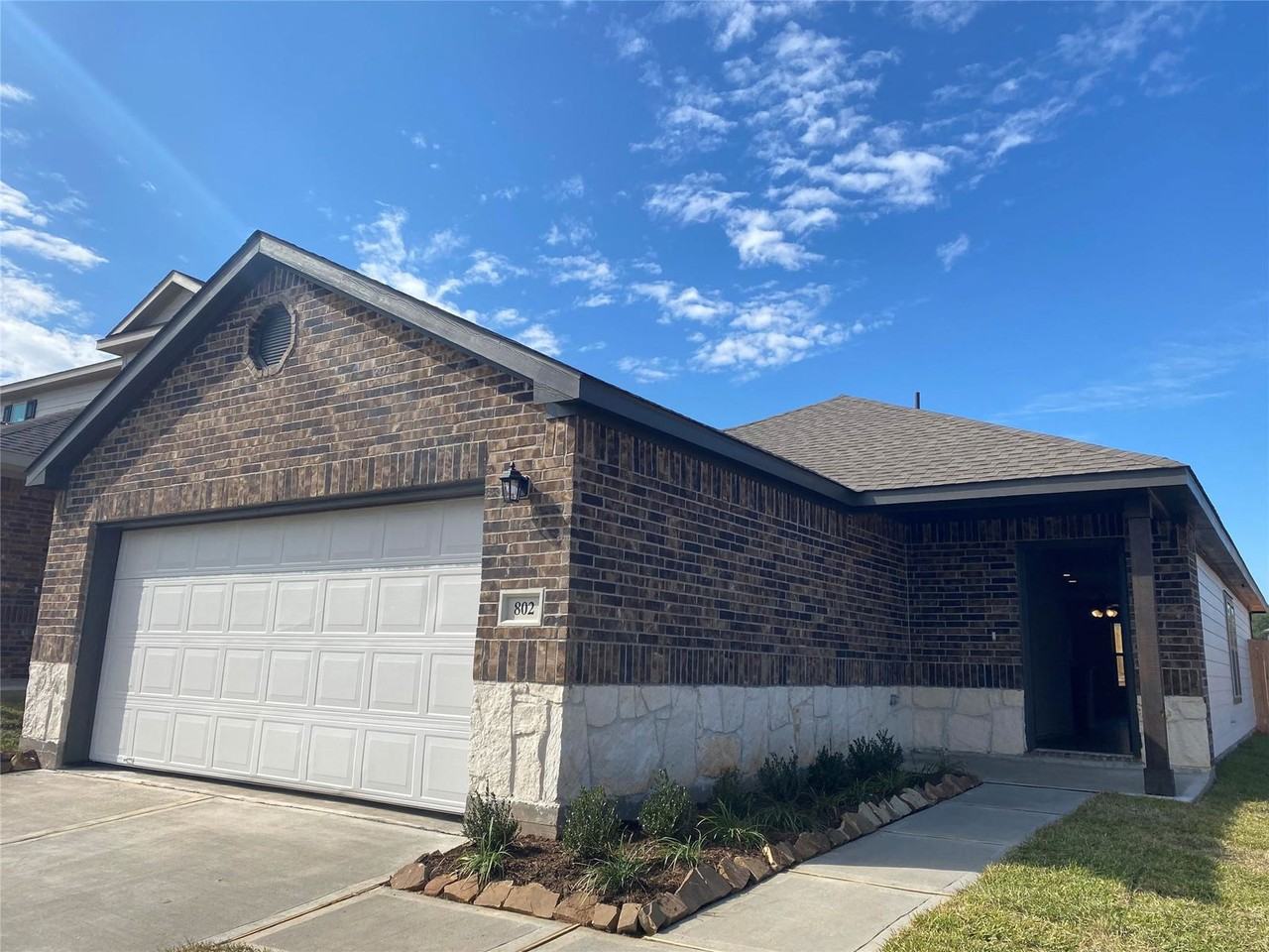 802 Faison Ct - Photo 3 of 8