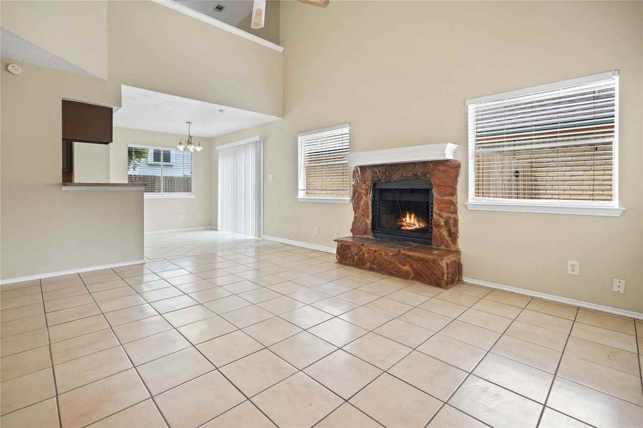 22911 Sherioaks Ln - Photo 4 of 8