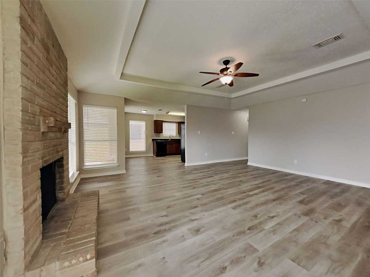 24107 Lone Elm Dr - Photo 2 of 8