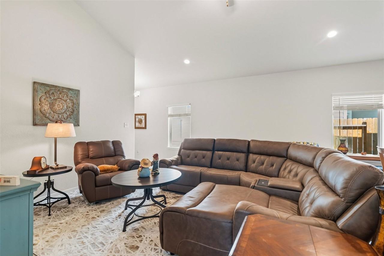 9977 Tammy Ln - Photo 4 of 8