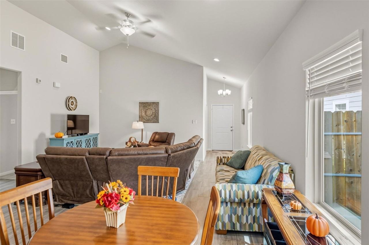 9977 Tammy Ln - Photo 6 of 8