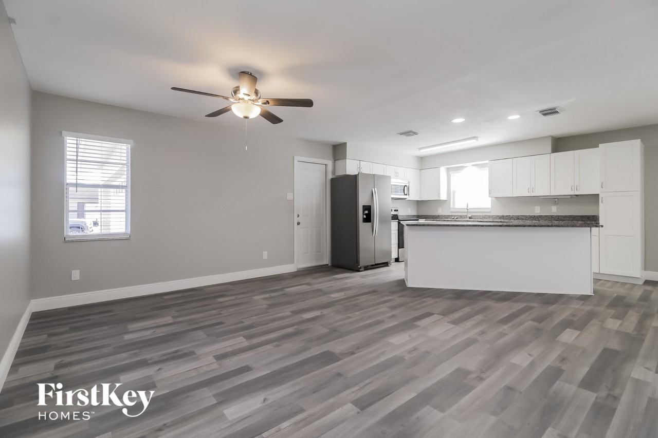 550 Meadowvale Dr - Photo 4 of 15