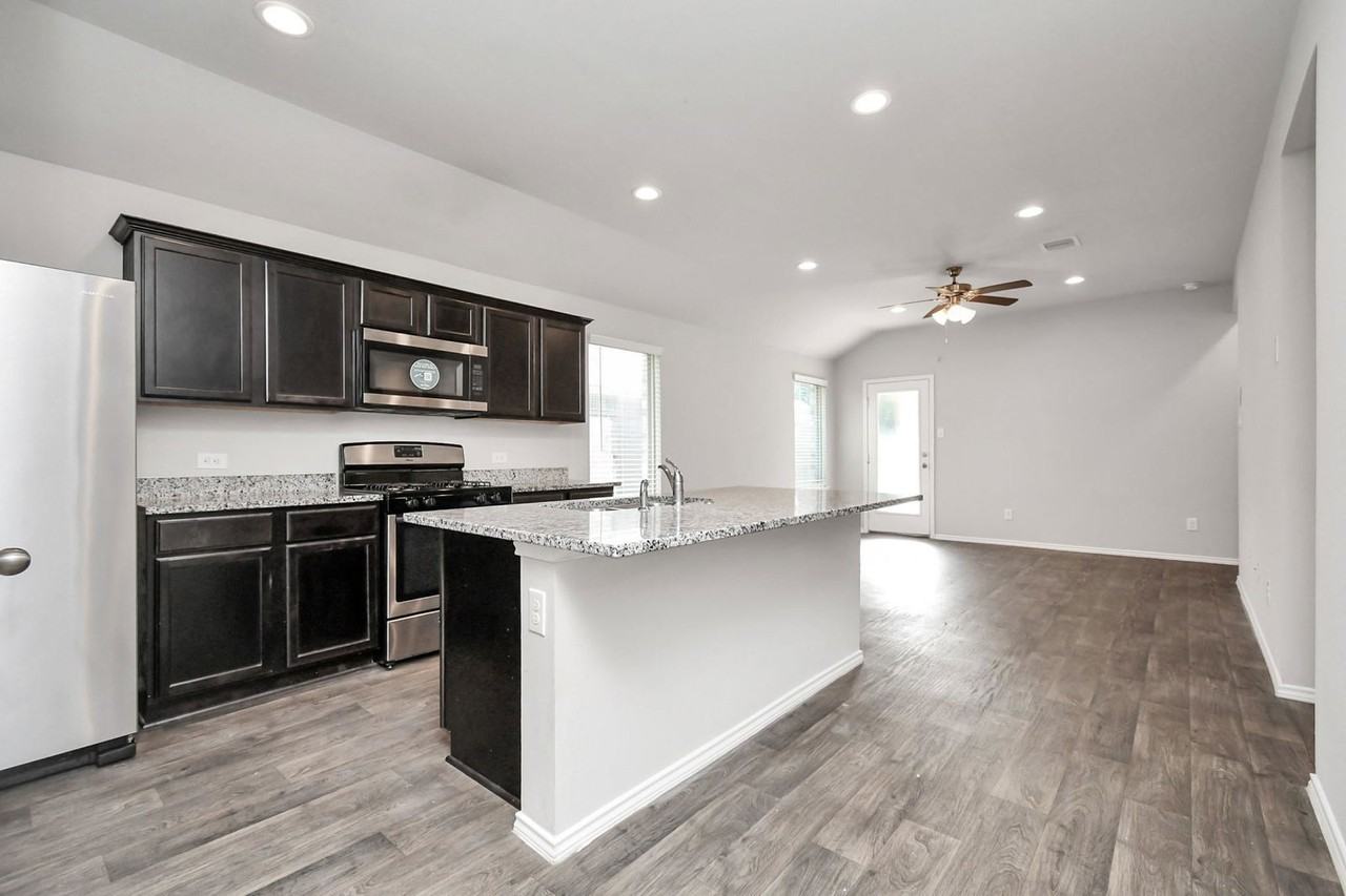 9878 Laurel Lake Dr - Photo 2 of 8