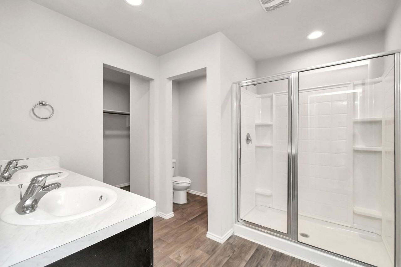 9878 Laurel Lake Dr - Photo 7 of 8