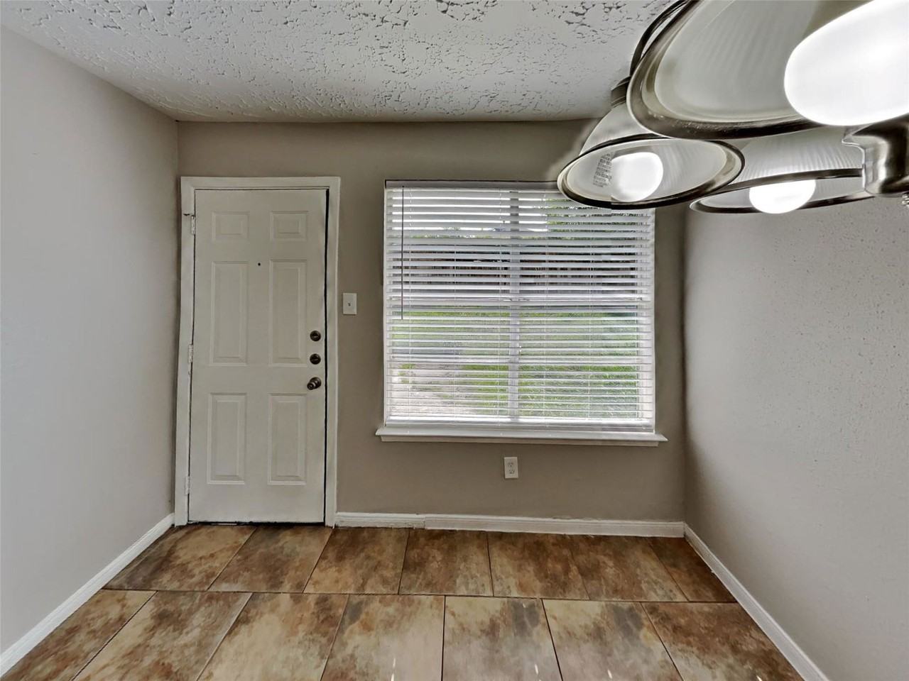 20211 Cottonglade Ln - Photo 4 of 8