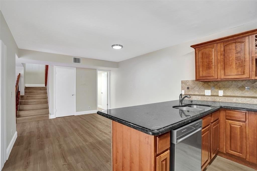 4872 Nw 95th Ave - Photo 4 of 50