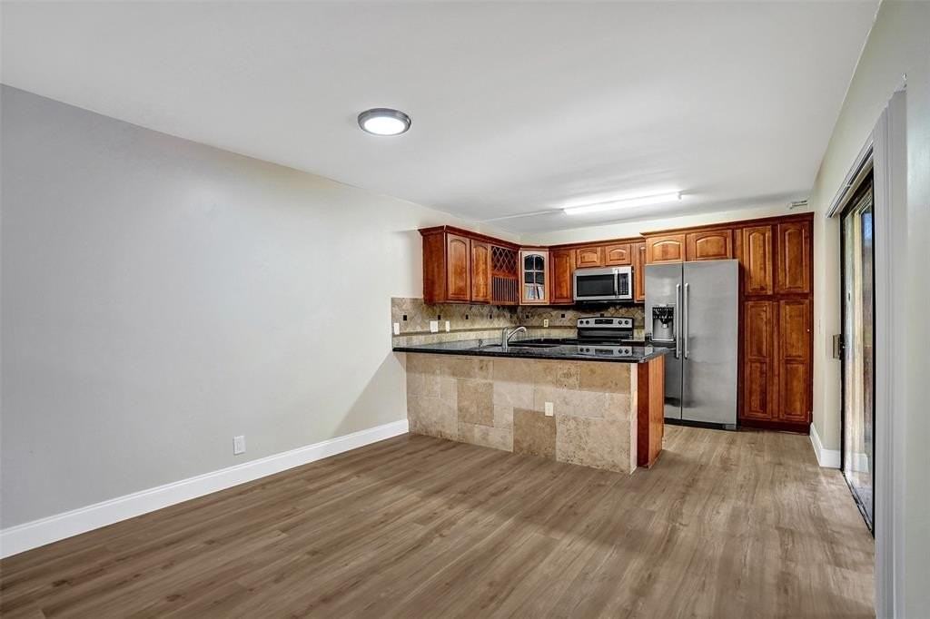 4872 Nw 95th Ave - Photo 7 of 50