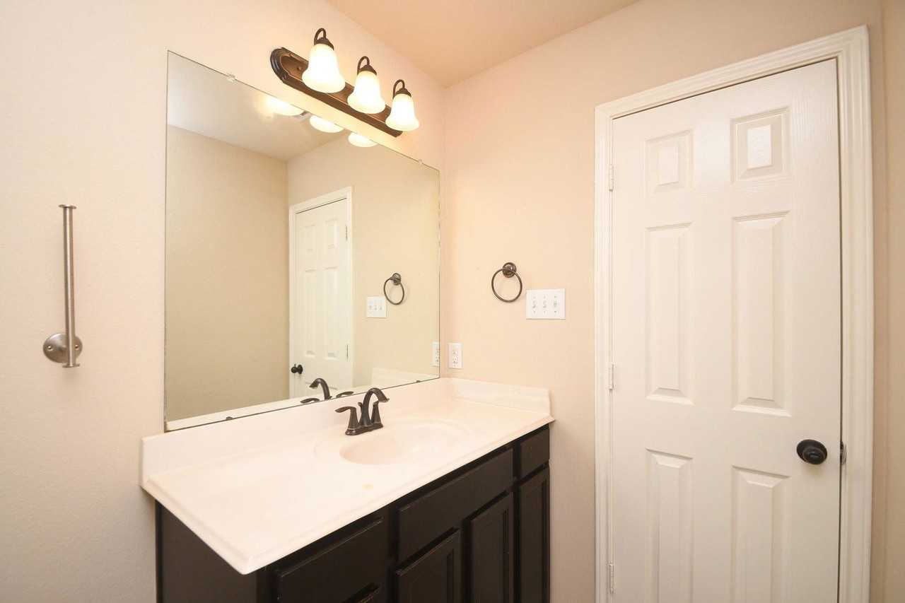 10015 Bitternut Hickory Ln - Photo 4 of 6