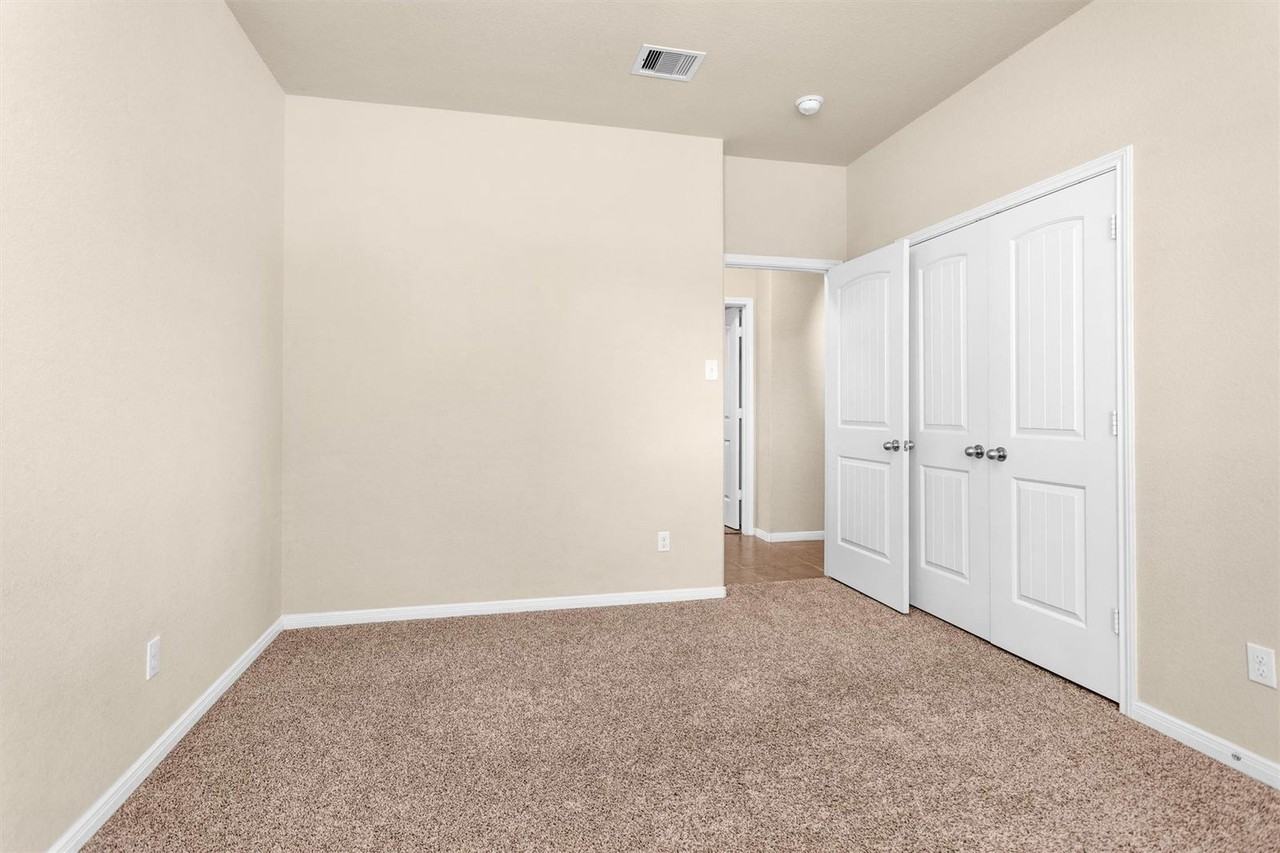 11502 W Woodmark - Photo 4 of 8