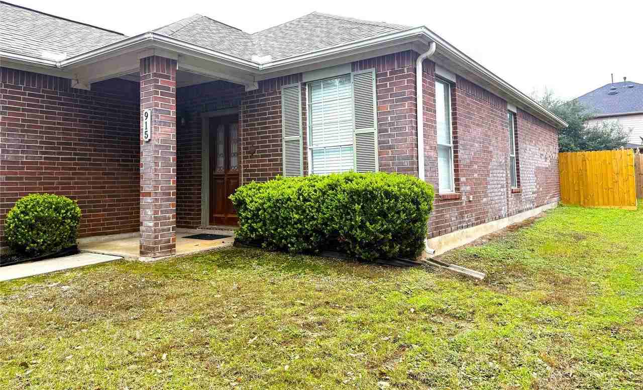 915 Saginaw Bay Ct - Photo 2 of 8